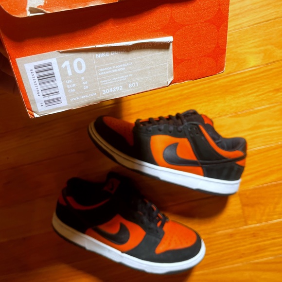 SOLD on the gram (@chillwillscloset) -Nike Pro B Dunk Low ”Flash” 2002 304292801 - Picture 5 of 11